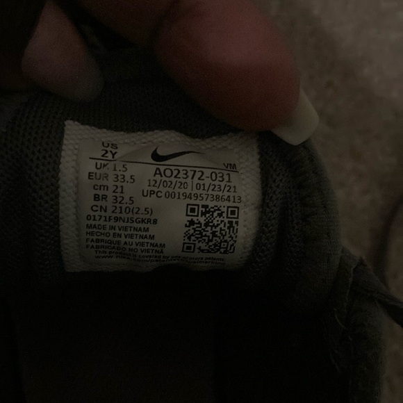 Nike Kids Air Max Gray and Pink Shoes - Picture 9 of 9